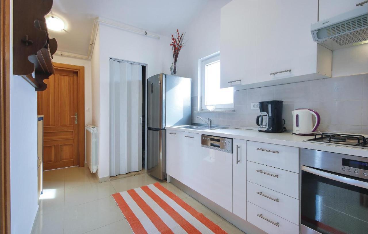Cozy Apartment In Medulin With Kitchen Bagian luar foto