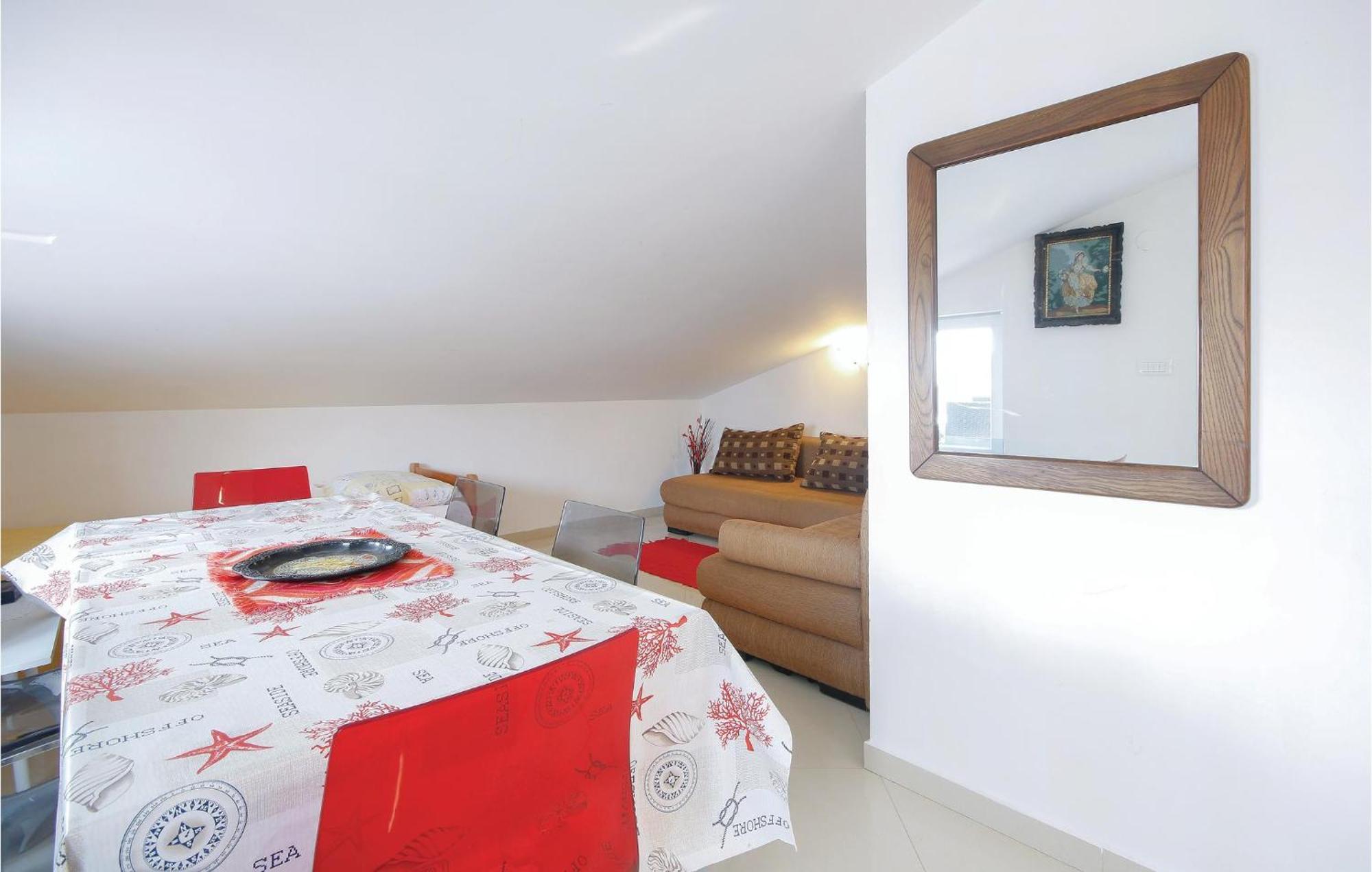 Cozy Apartment In Medulin With Kitchen Bagian luar foto