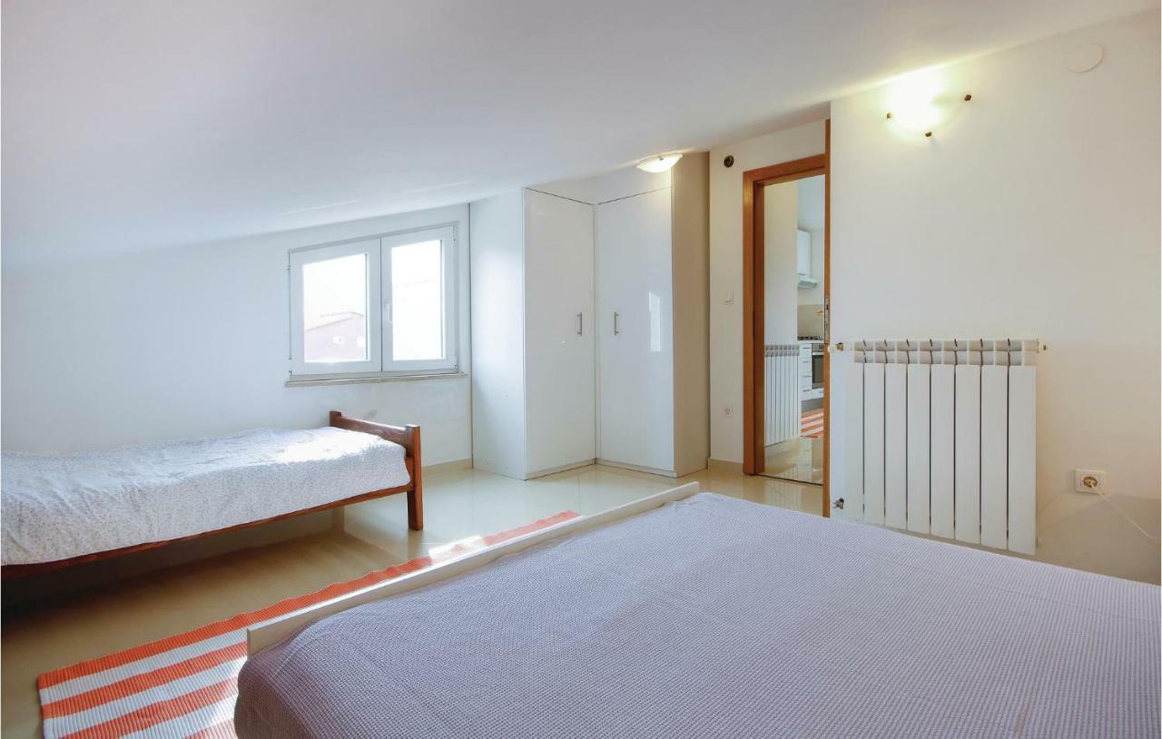 Cozy Apartment In Medulin With Kitchen Bagian luar foto